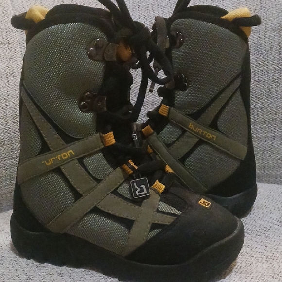 Used BURTON SKI BOOTS Boys Snowboard Boots - Picture 5 of 13